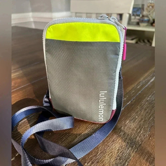 Lululemon easy access cross body bag - Picture 4 of 12